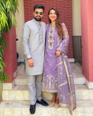 Rabab Hashim Instagram - Eid Mubarak from us to you all! 💫

#AsimJofa #IWearAsimJofa #MeraHaseenJora  #Festive2022  #Eidulfitar2022 #RababHashim