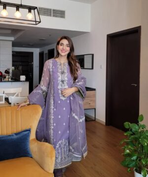 Rabab Hashim Instagram - Eid Mubarak to you all! ❤ 💫

#AsimJofa #IWearAsimJofa #MeraHaseenJora  #Festive2022  #Eidulfitar2022 #RababHashim