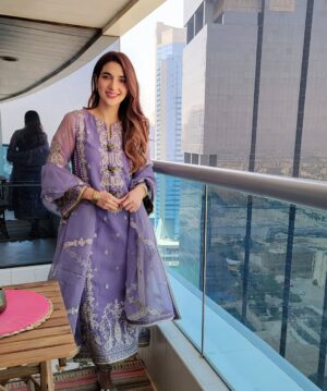 Rabab Hashim Instagram - Eid Mubarak to you all! ❤ 💫

#AsimJofa #IWearAsimJofa #MeraHaseenJora  #Festive2022  #Eidulfitar2022 #RababHashim