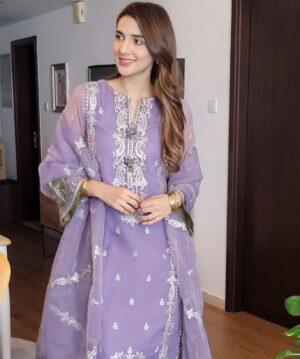 Rabab Hashim Instagram - Eid Mubarak to you all! ❤ 💫

#AsimJofa #IWearAsimJofa #MeraHaseenJora  #Festive2022  #Eidulfitar2022 #RababHashim
