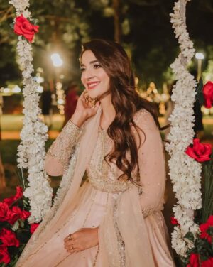 Rabab Hashim Instagram - ✨✨✨

👗 @mahawajahatofficial 
📸 @mahasphotographyofficial 
💄 @faizas.salon 
#RababHashim