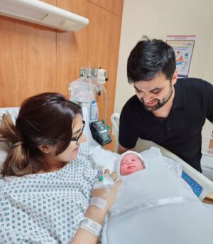 Rabab Hashim Instagram - The last few days of Ramadan have been full of blessings for us ✨️
Our little munchkin, Myesha Sohaib Ali has arrived and filled our world with love, joy and endless blessings Alhamdulillah! ❤️
Please remember us in your prayers. Sending you all love and good energy! 🌸