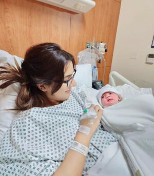 Rabab Hashim Instagram - The last few days of Ramadan have been full of blessings for us ✨️
Our little munchkin, Myesha Sohaib Ali has arrived and filled our world with love, joy and endless blessings Alhamdulillah! ❤️
Please remember us in your prayers. Sending you all love and good energy! 🌸