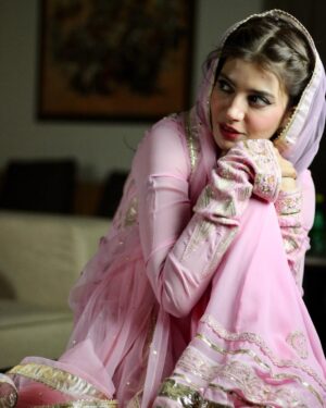 Rabia Butt Instagram - ‎دِیوانگی ہے، عقل نہیں ہے کہ خام ہو
‎