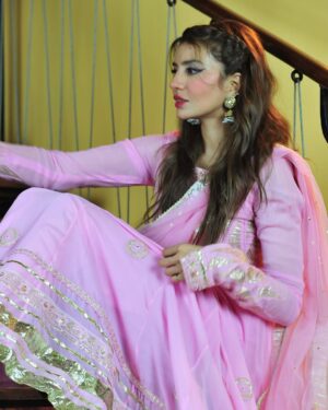 Rabia Butt Instagram - ‎دِیوانگی ہے، عقل نہیں ہے کہ خام ہو
‎