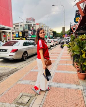 Rabya Kulsoom Instagram - - Laal mere dil ka haal ❤️