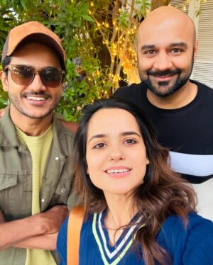 Rabya Kulsoom Instagram - - Yeh hamari shadi karakay gaya tha, AAJ WAPAS AYA HAI 💫
.
.
Thank you for the picture @rasikhismailkhan Sir 🫡❤️