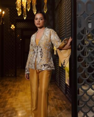 Rabya Kulsoom Instagram - - Alfa it is 💫
.#NewAlfaMall #BankAlfalah #BNPL #AlfaMallFashionShow 

@bank_alfalah @alfabybankalfalah 
.
.
Ensemble : @saniamaskatiya 
Shot: @abdul.saqibfilms 
Coordination: @danishmaqsood1 
Hair n Makeup: @sparksalonpk
