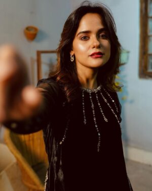 Rabya Kulsoom Instagram - - 🖤
.
.
Styling: @danishmaqsood1 
Shot: @abdul.saqibfilms 
Dress: @lulusaronline