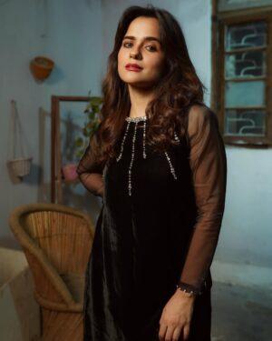 Rabya Kulsoom Instagram - - 🖤
.
.
Styling: @danishmaqsood1 
Shot: @abdul.saqibfilms 
Dress: @lulusaronline