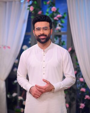 Rabya Kulsoom Instagram - - Shaan e Suhoor ✨

Maham Wardrobe: @aghanoorofficial 
Maham Styling: @aish_tan 
Rabya Wardrobe: @issaandmaryam 
Faizan & Rehan Wardrobe: @haseebsofficial 

Pictures: @aleybhaidani