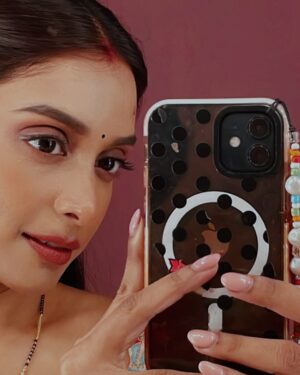 Rachanaa Parulkar Instagram - Flowing through life 🧿🤲🏼
Immense Gratitude 🙏🏻❤️

#love#happiness#joy#bliss#pyaarkiiraahein#goodfortune#gratitude