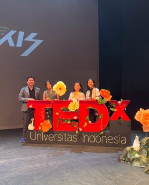 Rachel Amanda Instagram - Setelah sebulan lebih bikin draft untuk struktur, materi, lalu harus masuk RS tapi kepikiran draft   follow up meeting, meeting ditengah pilek, memastikan bahwa materiku beneran ada isinya, sampai pas talks masih bindeng, akhirnya bisa bilang: Thanks for coming to my TED talk @tedxui 🤣❤️

Terima kasih kepada kurator-ku @vindytiatira yang sudah membantuku memantau tulisanku sebulan ini, meyakinkanku bahwa talks-ku punya manfaat bagi orang lain. Terima kasih juga untuk seluruh teman-teman speakers lain serta seluruh tim @tedxui yang berbaik hati memfasilitasi kami 🫶🏻

Tentu juga berterima kasih untuk suami yang hadir untuk mendukungku meski dalam keadaan kurang fit @narawastu 🥹 lopyu 

Dan, terima kasih semua yang sudah hadir kemarin. Semoga ada kesempatan berbagi lagi di lain waktu. 🙋🏻‍♀️💛