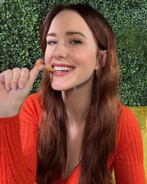 Rachel Brosnahan Instagram - #ad Fries but make them regenerative. 

Did you know that @mccainglobal makes 1 in 4 french fries around the world? This makes @mccainglobal 1/4 responsible for my happiness. They also made an awesome commitment to partner with farmers to implement regenerative agriculture practices across 100% of potato acreage used to grow McCain potatoes worldwide by 2030. Regenerative agriculture practices focus on promoting biodiversity, soil health and using resources like water more efficiently which, over time, can help farms become more resilient and adaptable. Healthy soil now for #FriesoftheFuture. 
 
#TasteGoodFeelGood #RegenFries