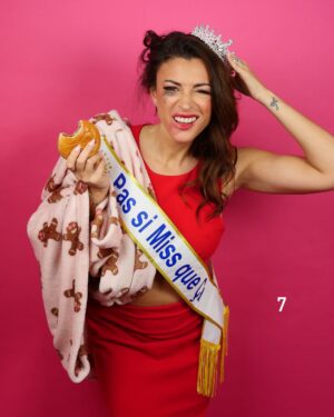 Rachel Legrain-Trapani Instagram - Dites moi en commentaire le numéro de la photo que vous préférez :) 
Ça fait 1 semaine qu’on est sur le dossier avec @sweety_luchmoneea , @jeremy_freitas_comedien et @stephanie.rousselle 😅
Ps: les photos sont brutes , ce ne sont que les prémices de l’affiche