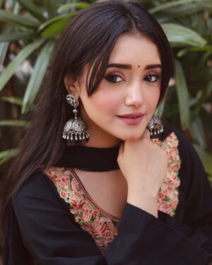 Rachi Sharma Instagram - 🦢🪞