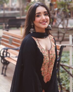 Rachi Sharma Instagram - 🦢🪞