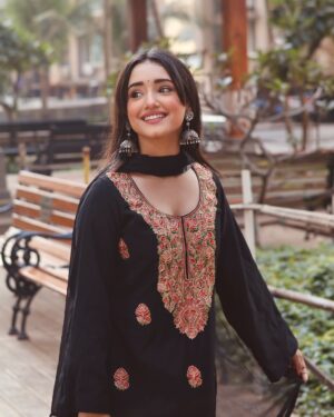 Rachi Sharma Instagram - 🦢🪞