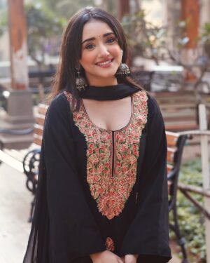 Rachi Sharma Instagram - 🦢🪞