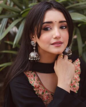 Rachi Sharma Instagram - 🦢🪞