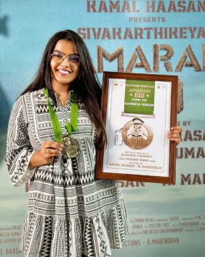 Rakshita Suresh Instagram - What an absolute honour and a privilege it is to be a part of this beautiful film! 🏆🧿 Definitely one for the books! 🎁 Thanks to each and everyone of you for your immense love towards me for #VennilavuSaaral.. seriously didn’t expect it :’) ♥️

Thank you for making this gem mine @gvprakash @sivakarthikeyan @rajkumarperiasamy @rkfioffl @saipallavi.senthamarai ✨

#Amaran will forever have an extremely special place in my heart 🫶🏼♾️
