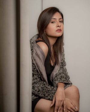 Rani Pari Instagram - My clothes r  full of black, but my heart is very pure..
My past was hell, bt iam loving my present more..🧿
This beautiful photos ka credit goes to @photo__kheech_ 

#photoshoot #photooftheday #photographer #picoftheday #picture #model #actress #fire #love #instagram #instalike #instagood #inspirationalquotes #explore #explorepage #welivetoexplore #beauty #black #blacklover #hot #follow4followback #followme #followers #followmeto #style #mirror #boots #blackdress #fyp #me