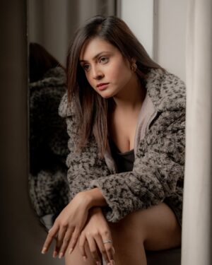 Rani Pari Instagram - My clothes r  full of black, but my heart is very pure..
My past was hell, bt iam loving my present more..🧿
This beautiful photos ka credit goes to @photo__kheech_ 

#photoshoot #photooftheday #photographer #picoftheday #picture #model #actress #fire #love #instagram #instalike #instagood #inspirationalquotes #explore #explorepage #welivetoexplore #beauty #black #blacklover #hot #follow4followback #followme #followers #followmeto #style #mirror #boots #blackdress #fyp #me