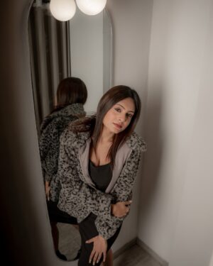 Rani Pari Instagram - My clothes r  full of black, but my heart is very pure..
My past was hell, bt iam loving my present more..🧿
This beautiful photos ka credit goes to @photo__kheech_ 

#photoshoot #photooftheday #photographer #picoftheday #picture #model #actress #fire #love #instagram #instalike #instagood #inspirationalquotes #explore #explorepage #welivetoexplore #beauty #black #blacklover #hot #follow4followback #followme #followers #followmeto #style #mirror #boots #blackdress #fyp #me
