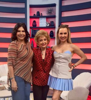 Raquel Garza Instagram - Qué Buena Hora se llenó de magia con la presencia de @normalazarenomx y @raquelgarzatv 

¡Qué placer tenerlas! 🎬✨