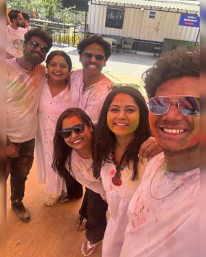 Rasika Vengurlekar Instagram - Holi Celebration with Team MHJ ♥️

होळी आणि धूलिवंदनाच्या खूप खूप शुभेच्छा 🎨✨