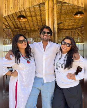Rasika Vengurlekar Instagram - Holi Celebration with Team MHJ ♥️

होळी आणि धूलिवंदनाच्या खूप खूप शुभेच्छा 🎨✨