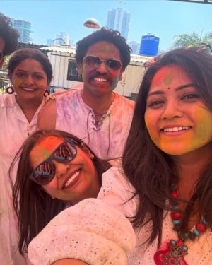Rasika Vengurlekar Instagram - Holi Celebration with Team MHJ ♥️

होळी आणि धूलिवंदनाच्या खूप खूप शुभेच्छा 🎨✨