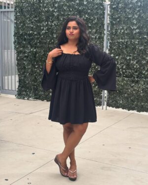 Rasika Vengurlekar Instagram - जेव्हा माझा आणि फोटोग्राफरचा Timing जुळत नाही 
आणि सगळे फोटोस् special Candid होतात 🫣😄😂

@namrata_rudraaj .. I love you 😂😂
हमारी दोस्ती और मस्ती बरकरार रहे !😘😘