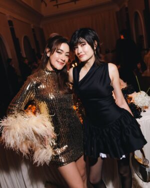 Rasri Balenciaga Instagram - ไม่รู้จะให้อ่ะไรเป็นของขวัญดีเพราะนางมีทุกอย่างแล้ว…เป็นเด็กเอ็นให้ละกัน จบ! 😝