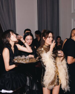 Rasri Balenciaga Instagram - ไม่รู้จะให้อ่ะไรเป็นของขวัญดีเพราะนางมีทุกอย่างแล้ว…เป็นเด็กเอ็นให้ละกัน จบ! 😝