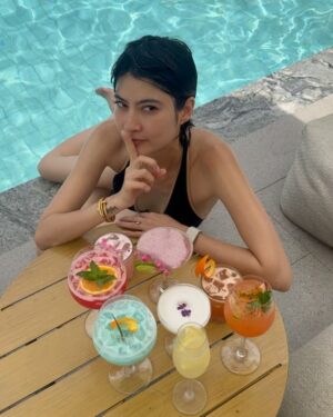 Rasri Balenciaga Instagram - 🍹🍸🏝️⛵️🌊🪸🐡🍴