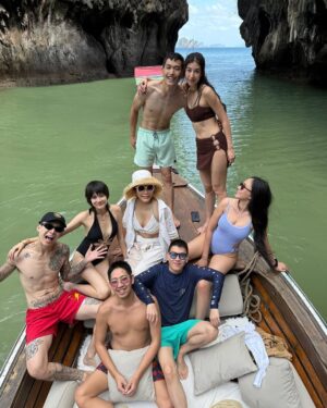 Rasri Balenciaga Instagram - 🍹🍸🏝️⛵️🌊🪸🐡🍴