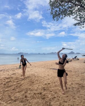 Rasri Balenciaga Instagram - 🍹🍸🏝️⛵️🌊🪸🐡🍴