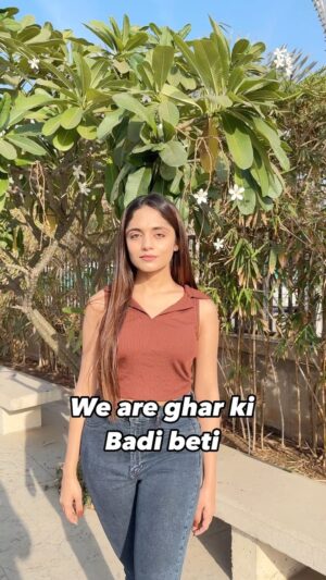 Ravina tekwani Instagram - Share it with Ghar ki badi beti 🫶🏻 or if you’re ghar ki badi beti then please drink water, duniya ki sari responsibilities utha ke thak gyi hogi na 💁🏼‍♀️
.
.
.
.
.
.
#relatable #siblings #badibeti #relatablememes #brothersister #elderdaughter #trendingreels