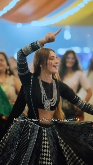Ravina tekwani Instagram - Tag your Garba / Navratri obsessed gang ❤️
.
.
.
.
.
#ahmedabad #garbareels #navratri #navratrireels #ahmedabadblogger #navratri2024