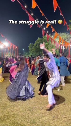 Ravina tekwani Instagram - Aag lage basti mai, mota bhai apni masti mai 😭🤣
.
.
.
.
.
#garba #garbamemes #navratri2024 #garba2024 #relatable #gujarat #navratri #explorepage #trending