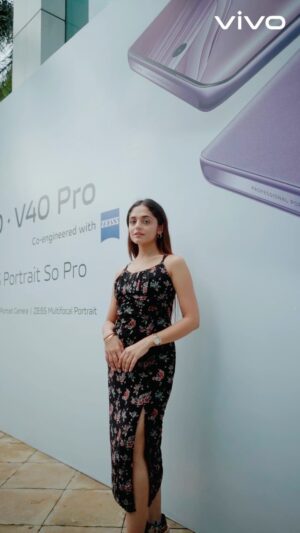 Ravina tekwani Instagram - At the Launch of @vivo_india Vivo V40 & V40pro! 
Thankyou @vivo_gujarat for this amazing experience full of fun and joy 🫶🏻
.
.
Also V40 and V40 pro is now available at your nearest Vivo store! Go check it out today ❤️
.
.
.

#ZEISSPortraitSoPro #vivoV40series #ProTraits #DesignPro #vivogujarat