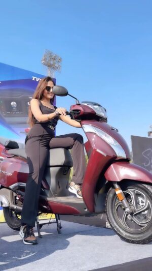 Ravina tekwani Instagram - Rev up the excitement at Sonu Nigam’s concert with the sleek TVS Jupiter! 🎶 Get ready to make ‘zyada ka fayda’ with TVS jupiter and TVS Jupiter 125 SmartXonnect!🛵✨ Are you guys excited?

#TVSJupiter #ZyadaKaFayda