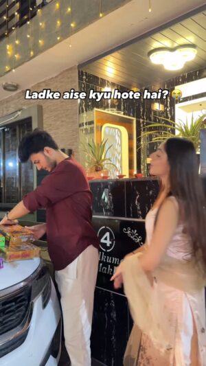 Ravina tekwani Instagram - Phatake 🧨 ki tarah ready hoke ka kya matlab? 
.
.
.
.
.
.
#funny #funnyvideos #funnymeme #comedy #memes #diwalimemes #diwali #relatable #explorepage #viral #trending