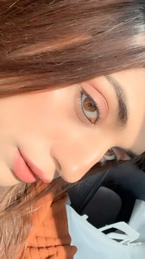 Ravina tekwani Instagram - Ehse reels post karke mast genZ wali feeling ahti hai 🥳
.
.
.
.
.
#tadow #trending #glowup tadow , glowup , trending trending music, trending song
