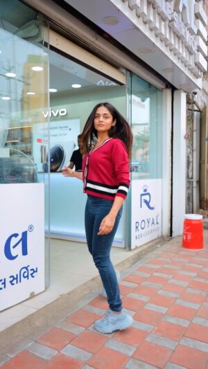 Ravina tekwani Instagram - Step into the future of mobile photography with the Vivo X200 Series. 

Featuring India’s first 200 MP Zeiss APO Telephoto Camera, this is more than a smartphone—it’s your personal studio. From breathtaking Telephoto Macros to stunning Telephoto Nightscapes, and industry-first Super Landscape Mode, every shot is a masterpiece. Experience the magic today at your nearest Gujarat Mobile Today !

#VivoX200Series #PhotographyReimagined #ZeissInnovation #VivoIndia #VivoGujarat