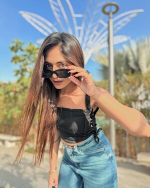 Ravina tekwani Instagram - Cool enough ki aur koshish karu? 

Use my code 15FTINF for 15% off 🩵

Products: 
🔎Contrast Seam Black Top
SKU: FKE13341-XS

🔎TINTED DISTRESSED STRAIGHT PANTS
SKU: FKE15707-26
.
.
.
.
.
Trending reels , outfits, fashion outfits, #trendingreels #ootd ootd