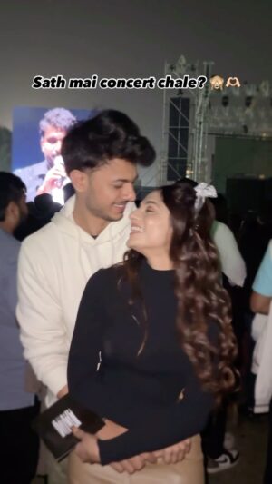 Ravina tekwani Instagram - Mere 16 somwar ka faal hai ye ladka 🙈❤️ @maharshi_rao_ 
.
.
.
.
.
#ahmedabadblogger #couple #couplegoals #couples #concert #concertdate #prateekkuhad #love #romantic