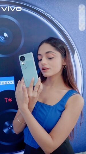 Ravina tekwani Instagram - Capture, Create, Conquer with Vivo V40 Series! 🎨 India’s slimmest smartphone with ZEISS Multifocal Portrait and a 50MP front camera. Power-packed with Snapdragon 7 Gen 3 and a 5500mAh battery. Available now at Murlidhar Stores, Maninagar!

#vivoV40Series #ZEISSPortraitSoPro #DesignPro #vivoGujarat