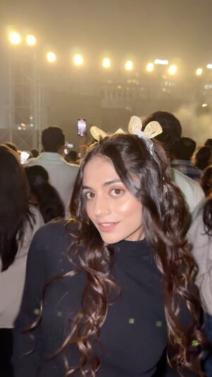Ravina tekwani Instagram - “Maybe it’s the lilac when you’re shy 🌸✨

Took CO2 by Prateek Kuhad to heart, and @lakmesalon brought it to life with bows, shimmer, and all the magic ❤️

Visit Lakmē Salon to turn your dream look into reality! 💖

#LakmeSalon #DreamLook #PrateekKuhad #SalonMagic #BeautyWithShimmer #HairAndStyle #GlowUp